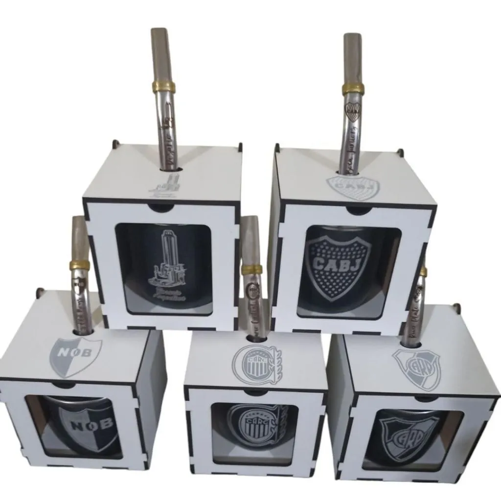 [MP23] MATE TERMICO EN CAJA BLANCA CON BOMBILLA GRABADO CLUBES
